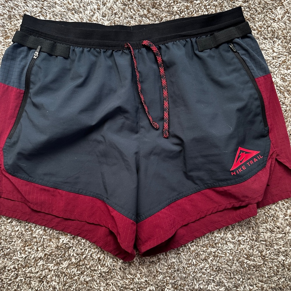 Nike Trail Men's Black and Red Shorts